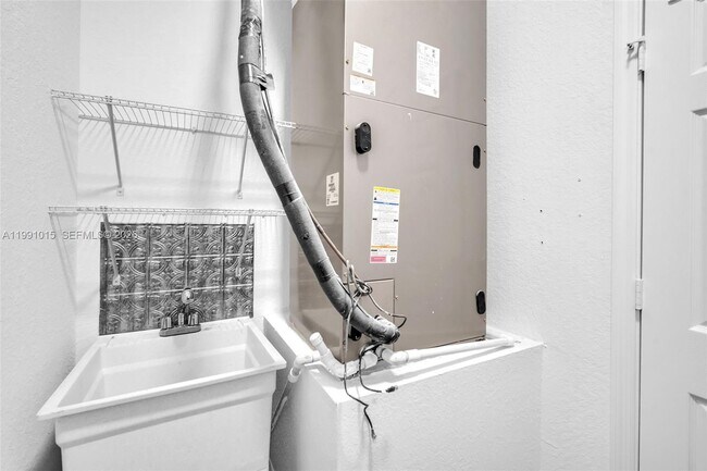 Building Photo - 19381 Stonebrook St