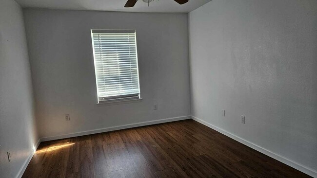 Building Photo - 1660 Tanglewood Ln