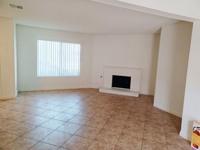 Building Photo - 127 Tiger Ln