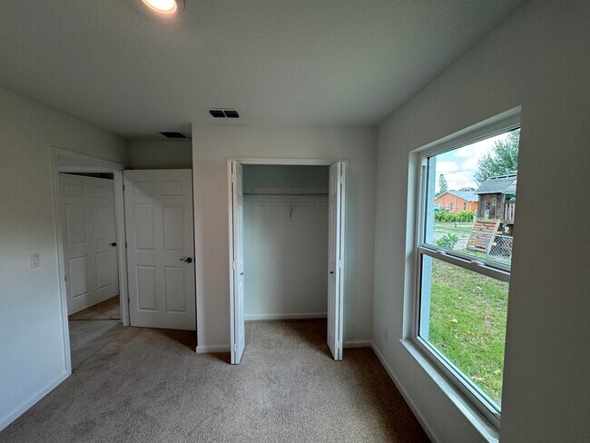 Building Photo - 532 SW Buswell Ave