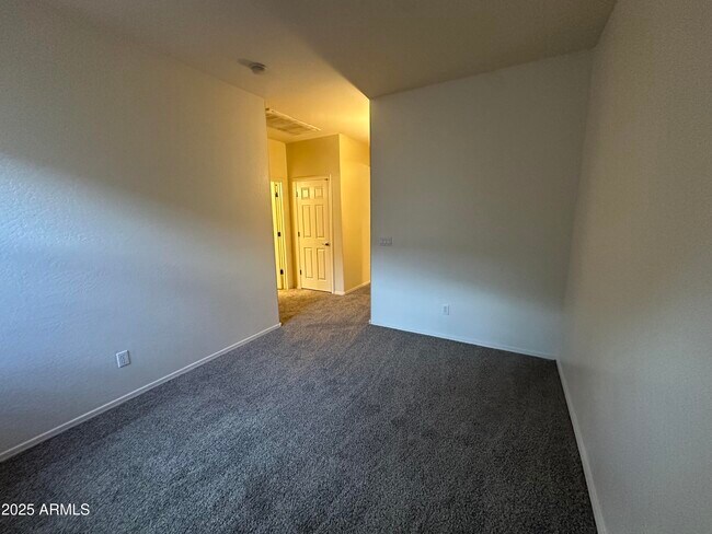 Building Photo - 2653 E Canyon Creek Dr