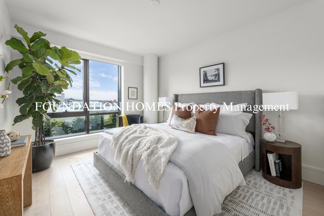 Building Photo - Luxury 2BD/2BA Condo at Union House!  Panoramic Views!  Doorman!  A/C!  FOUNDATION HOMES