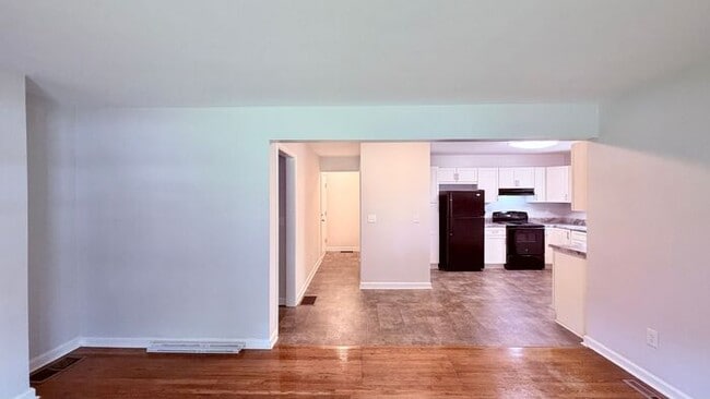 Building Photo - Venetian Hills Hidden Gem! 3 Bed - 2 Bath Near Fort McPherson, Available NOW!
