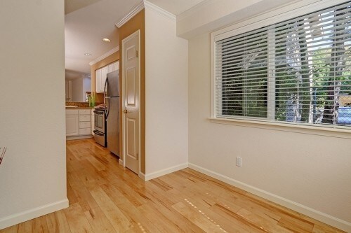 Building Photo - 410 2nd Ave S