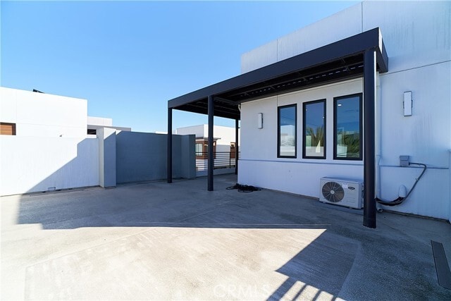 Building Photo - 6 Transport