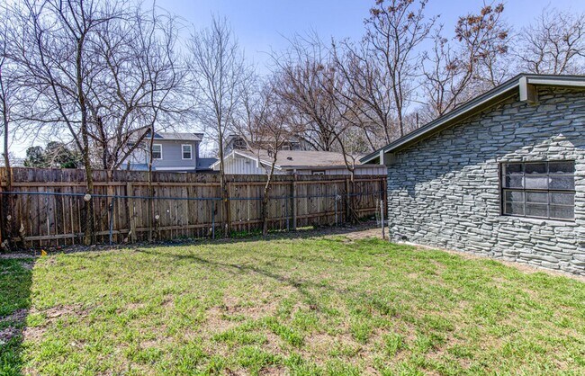 Building Photo - 5706 Gloucester Ln