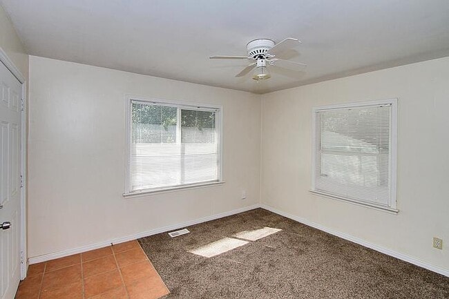 Building Photo - Peach Pointe - Green Street