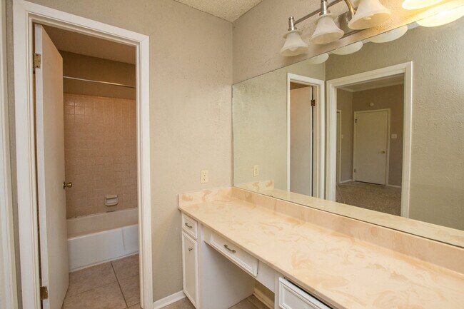 Building Photo - 2946 River Bend Ct