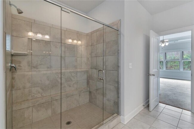 Building Photo - 5210 Mirror Lake Dr
