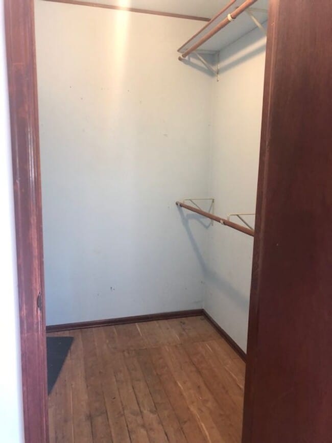 Building Photo - Roomy 3 bed/2 bath house with yard
