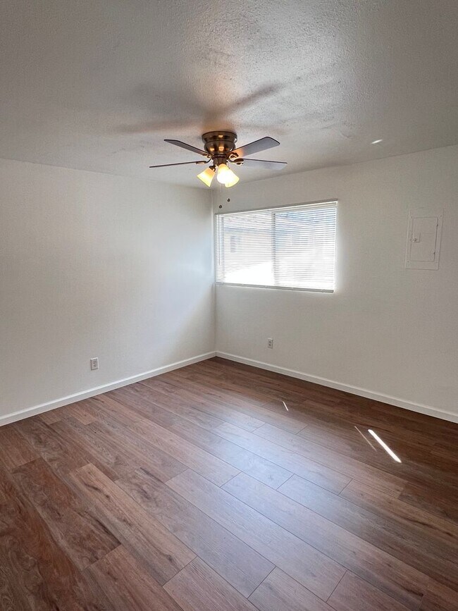 Building Photo - 4130 Hathaway Ave