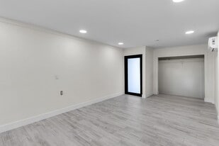 Entrance. - 725 SW 1st Ave