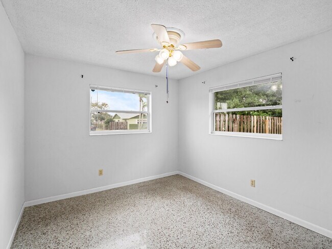 Building Photo - 905 Lisa Dr