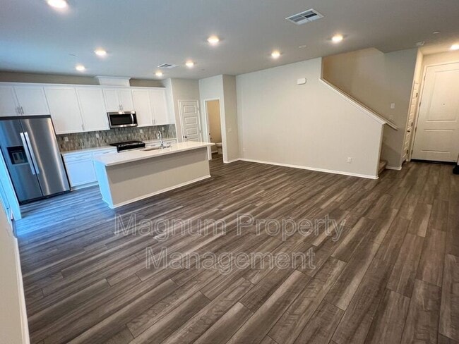 Building Photo - 40636 Birchfield Dr