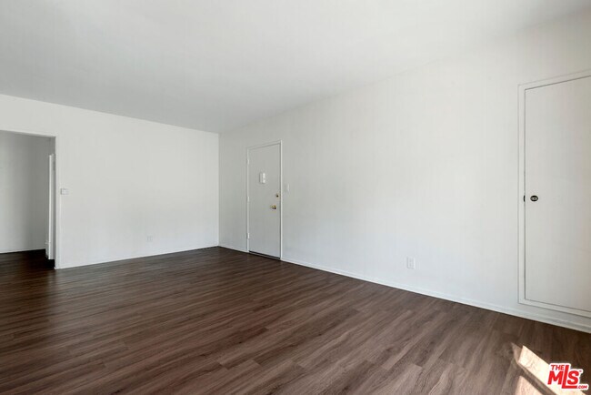 Building Photo - 550 Croft Ave