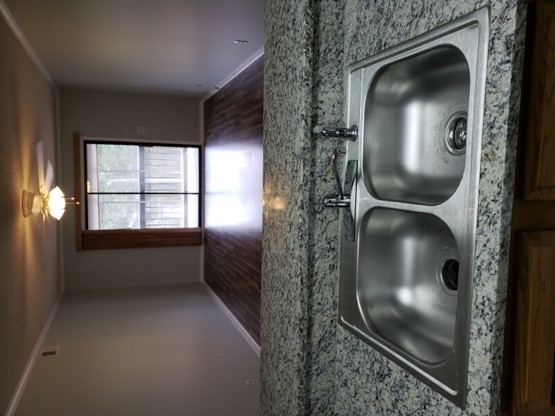 Building Photo - 4015 Fairway Dr