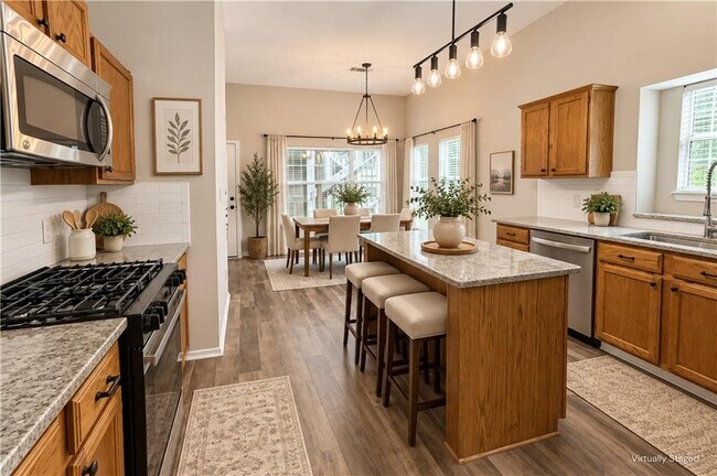 Building Photo - 10950 Pinehigh Dr