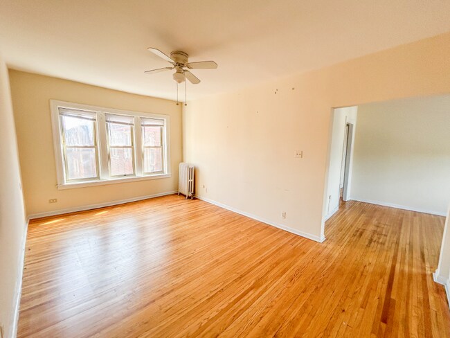 Primary Photo - 6540 N Lakewood Ave