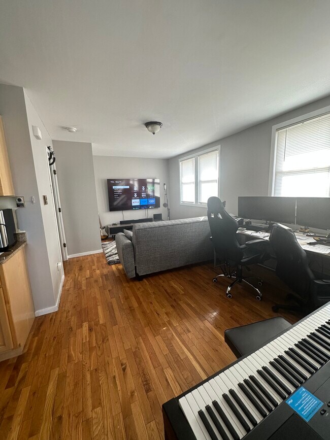 Building Photo - 77 Wesley St