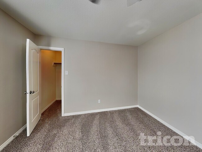 Building Photo - 2712 Columbus