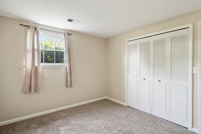 Building Photo - 12506 Liveoak Dr