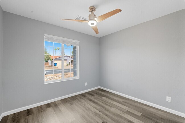 Building Photo - Beautiful Glendale Home With Pool!