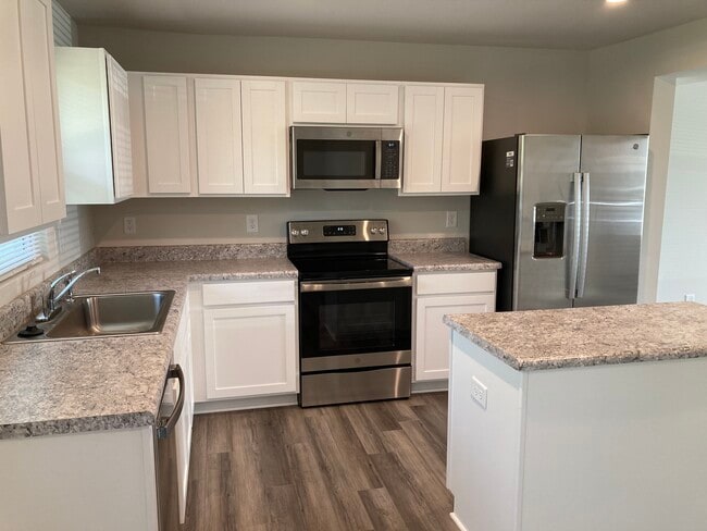 Building Photo - 565 Hampton Townes Dr