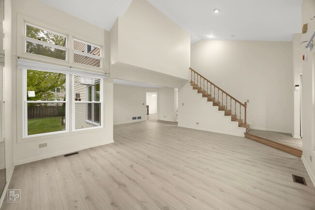 Building Photo - 1002 Hobson Dr