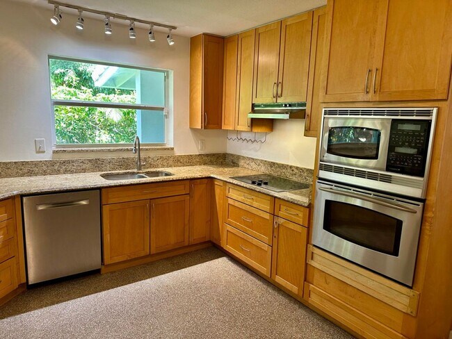 Building Photo - 212 Kings Lynn