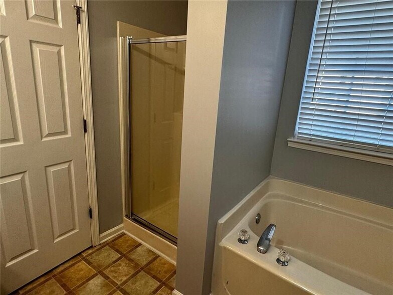 Building Photo - 2990 Storybook Ln