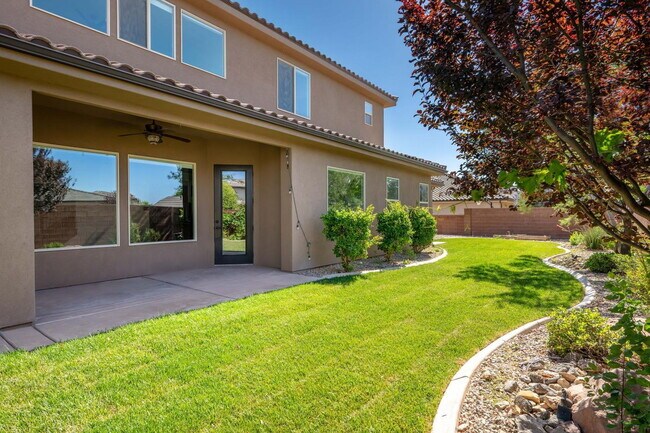 Building Photo - 2735 E Auburn Cir