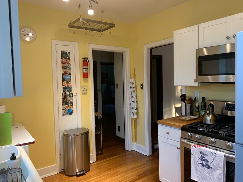 Kitchen Furnished by Current Resident - 328 S Aiken Ave