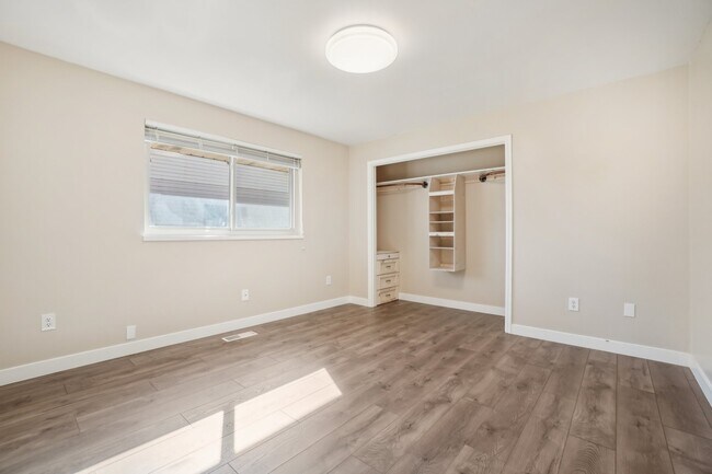 Building Photo - 240 W 220 S St