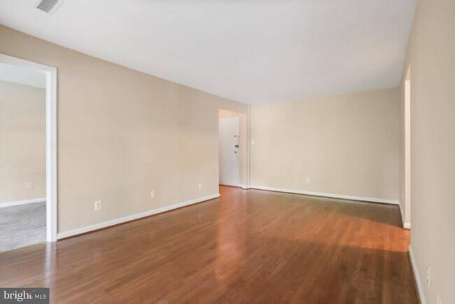 Building Photo - 3308 Woodburn Village Dr