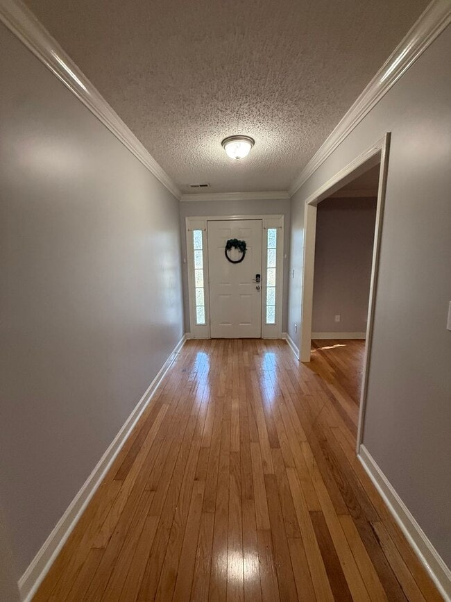 Building Photo - 4/2 Home Available Now!