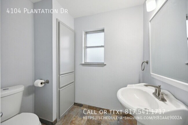 Building Photo - 4104 Plantation Dr