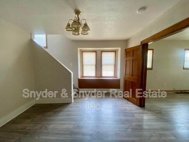 Building Photo - 93 Jewett St