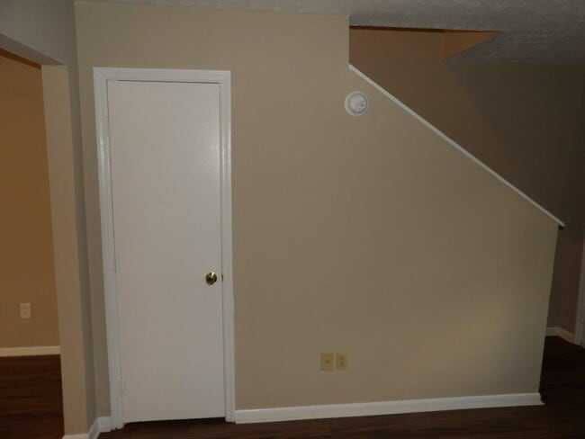 Building Photo - 207 Landings Dr