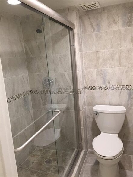 Building Photo - 331 Lakeview Dr