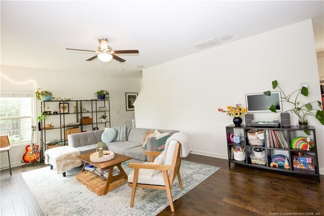 Building Photo - 5415 Nessee St