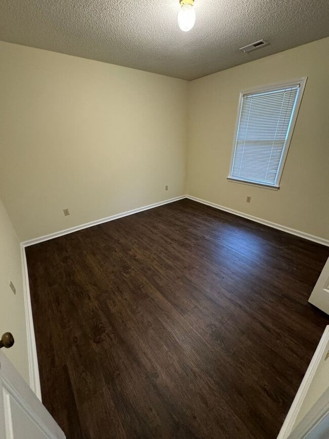 Building Photo - Two-Bedroom, 1.5 Bathroom Corner Condo at ...