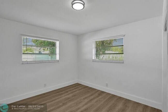 Building Photo - 4751 NE 29th Ave
