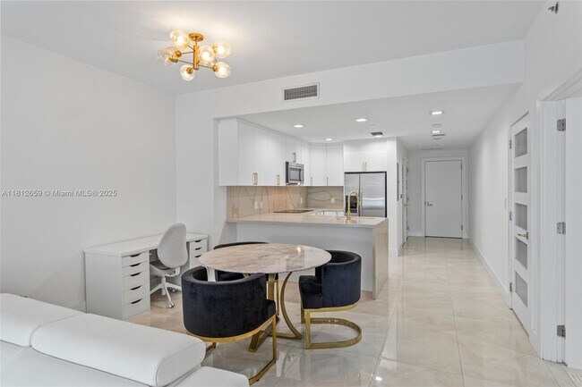 Building Photo - 1060 Brickell Ave