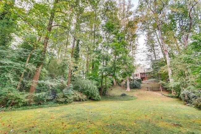 Building Photo - 1719 Ridgewood Dr NE