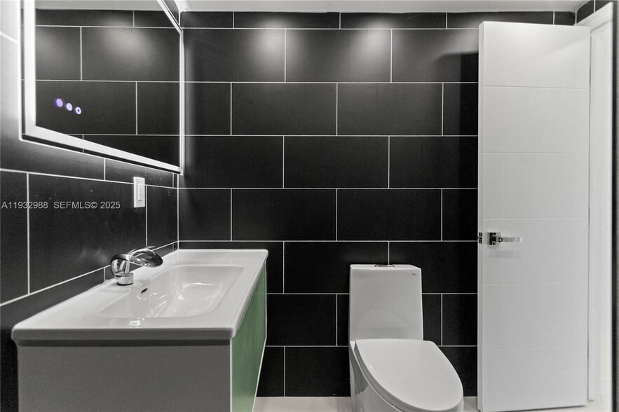 Building Photo - 1640 NE 183rd St