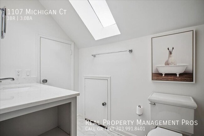 Building Photo - 1107 Michigan Ct