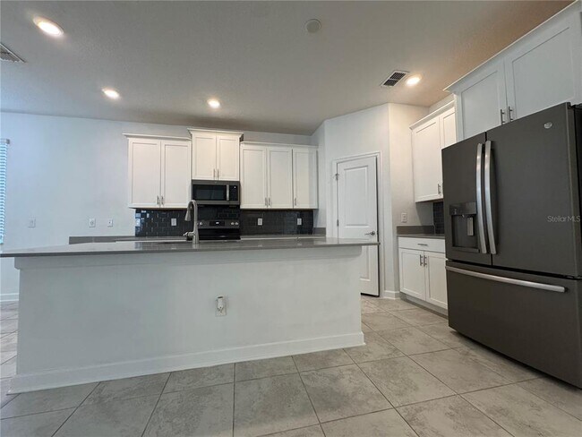 Building Photo - 9161 Cut Shot Dr