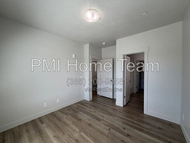 Building Photo - 2874 Kiesel Ave