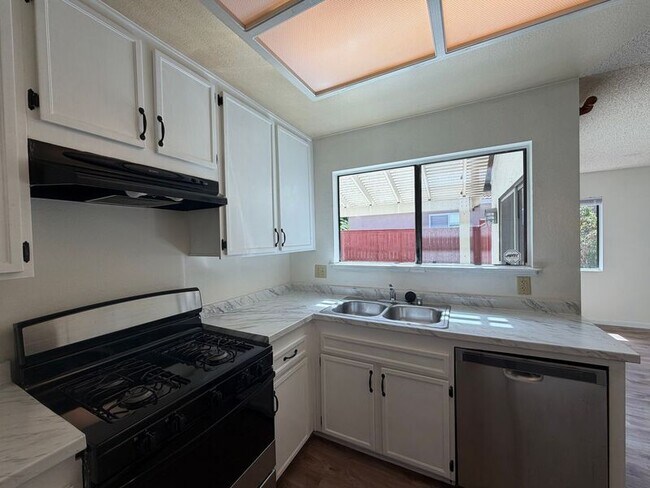 Building Photo - 720 Valley Crest Dr