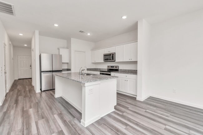 Building Photo - 7810 Hightree Dr